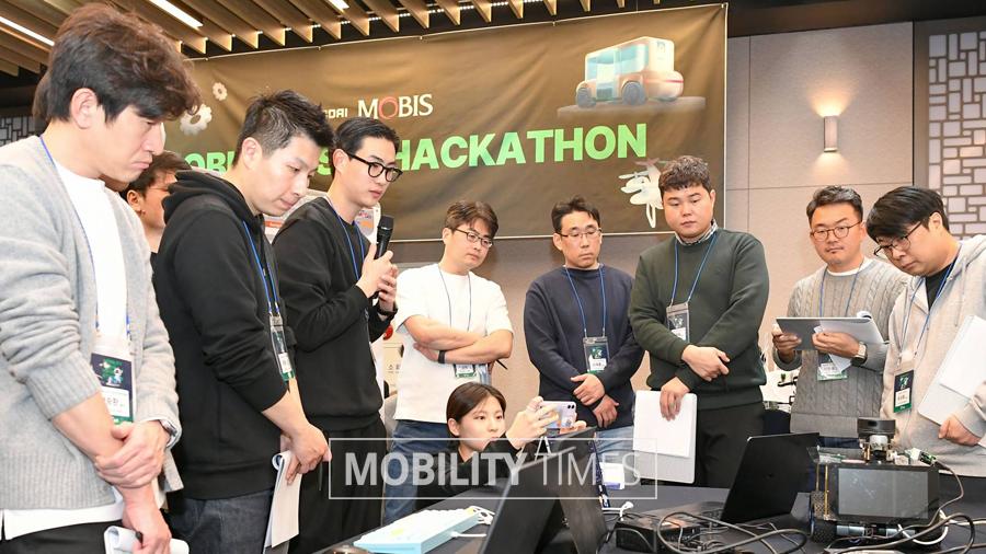 현대모비스는 모빌리티 SW 인재 육성을 위한 ‘모비우스 부트캠프(MOBIUS Bootcamp)’ 1기 참가자를 모집한다