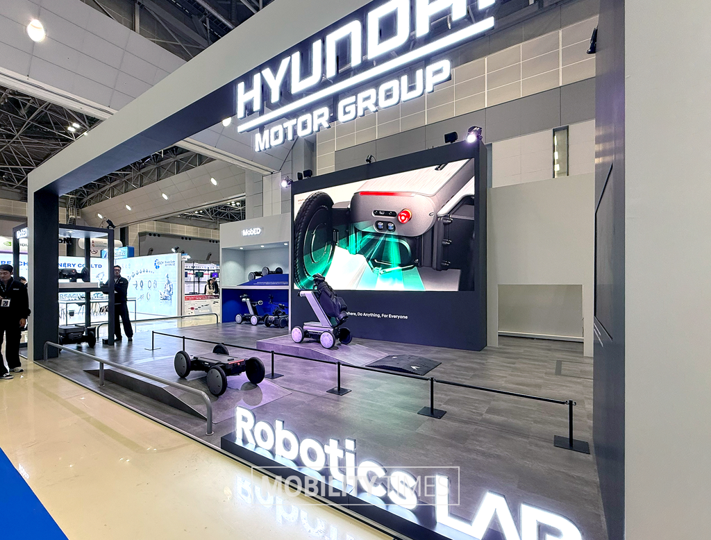 현대자동차.기아는 일본 도쿄에서 열린 국제로봇전시회(IREX)에 참가해 모빌리티 로봇 플랫폼 양산 모델을 공개했다