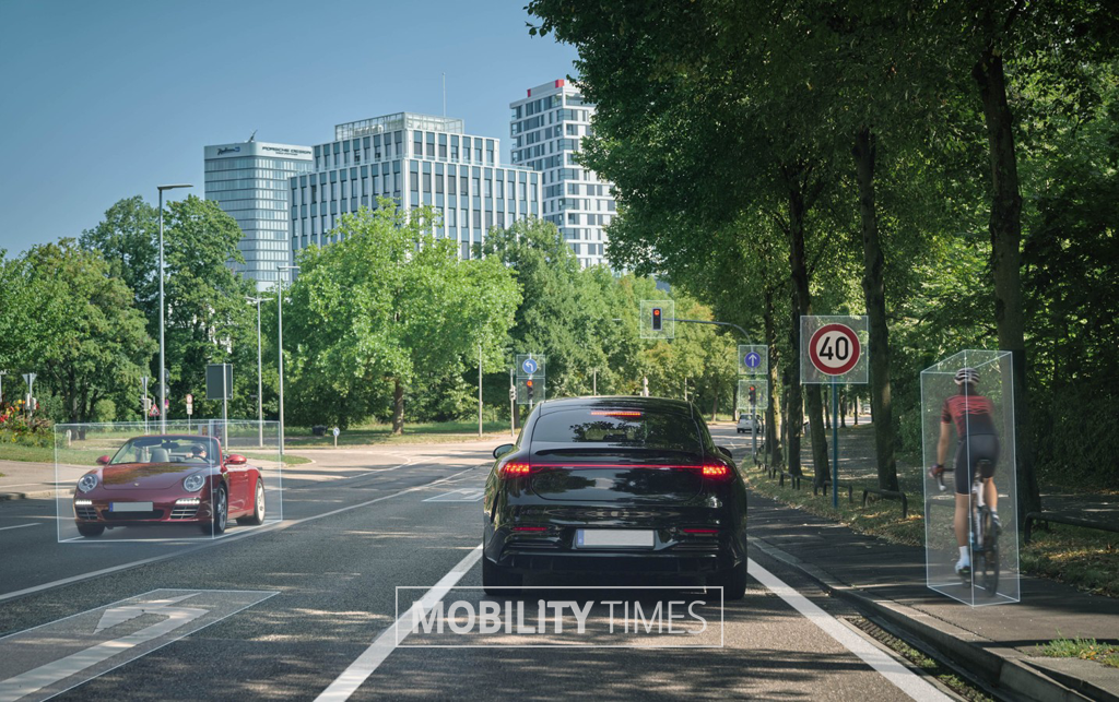 보쉬(Bosch)가 주도하고 다임러(Daimler), 프라운호퍼 연구소, 인피니언, 뮌헨 공대 등 독일 최고의 기술 기업과 대학이 뭉친 이 '드림팀'은 지난 3년간의 연구 끝에 견고한(Robust) 자율주행을 위한 표준 아키텍처를 완성했다