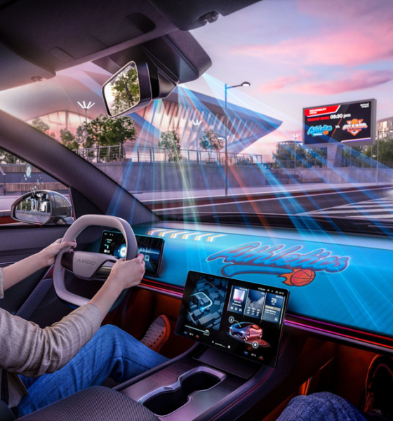 아우모비오(AUMOVIO)가 CES 2026에서 공개한 '서피스 프로젝션(Surface Projection)'은 물리적인 디스플레이 패널 없이 콕핏 전체를 정보와 예술이 공존하는 화면으로 탈바꿈시킨다